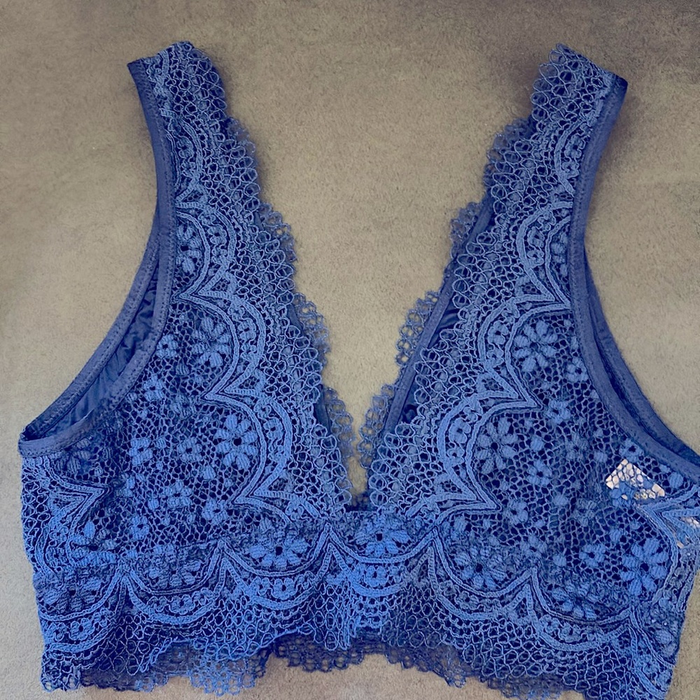 Victoria's Secret Bralette 
Color Blue
Size L